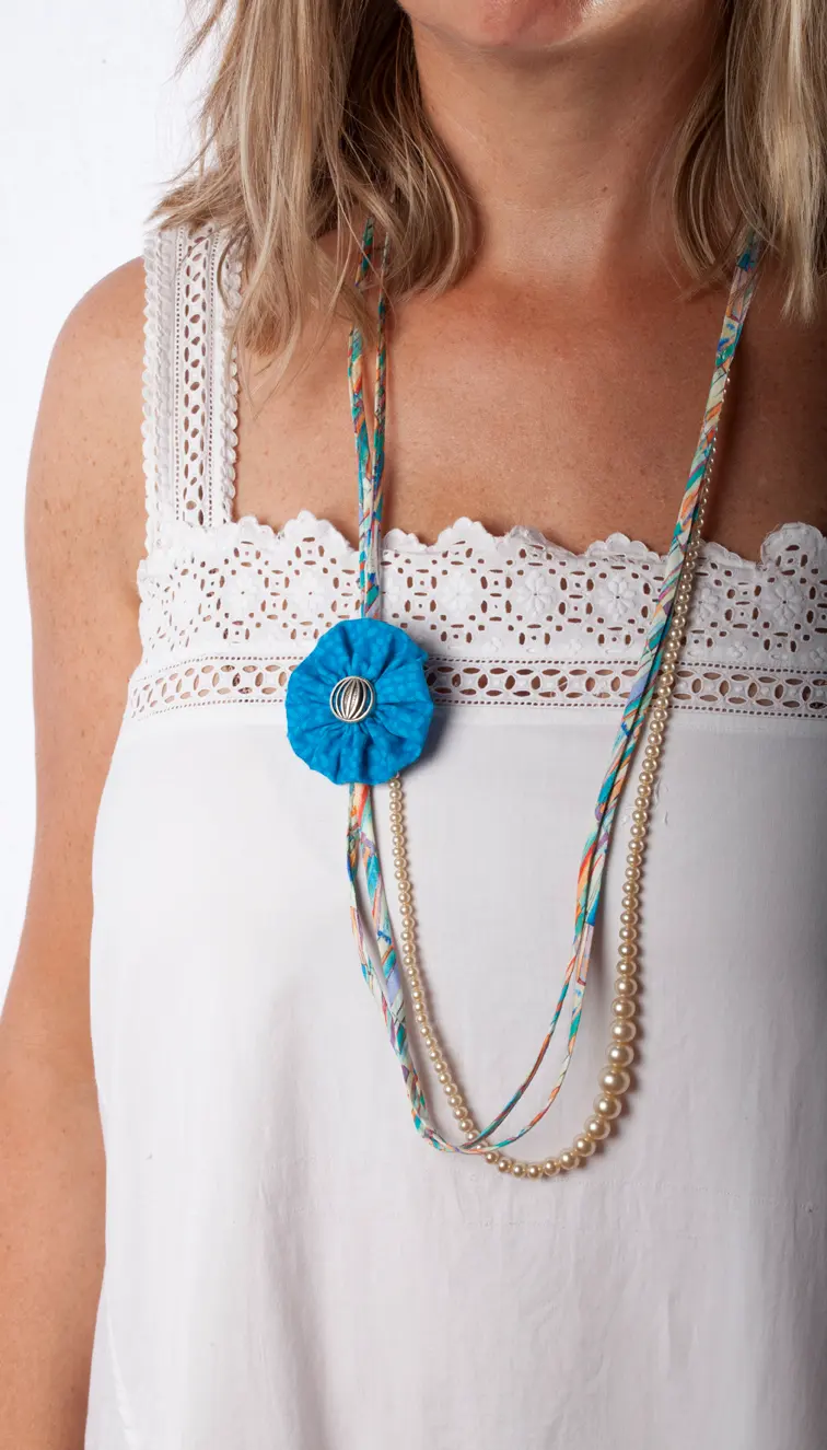 Collier Fleur Rose en Tissu